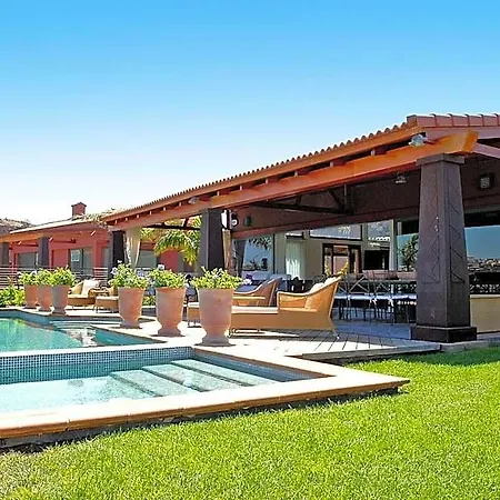 Canela, Hotel 3*